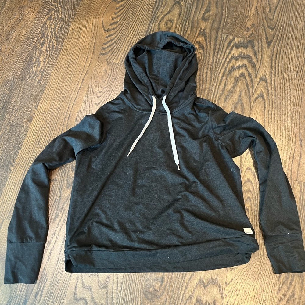 Vuori pullover hoodie. Size medium. Black. Barely worn.